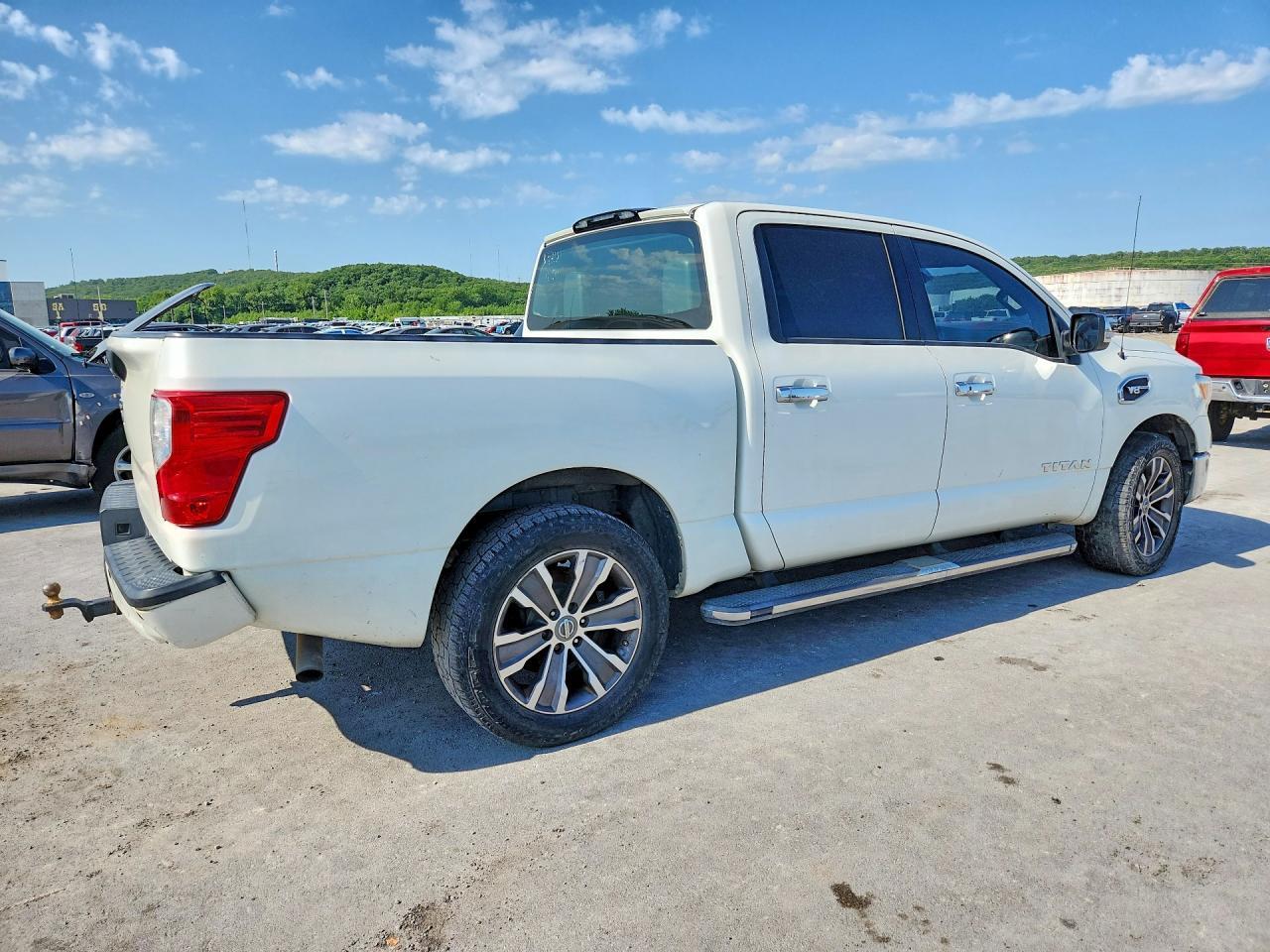 2017 NISSAN Titan