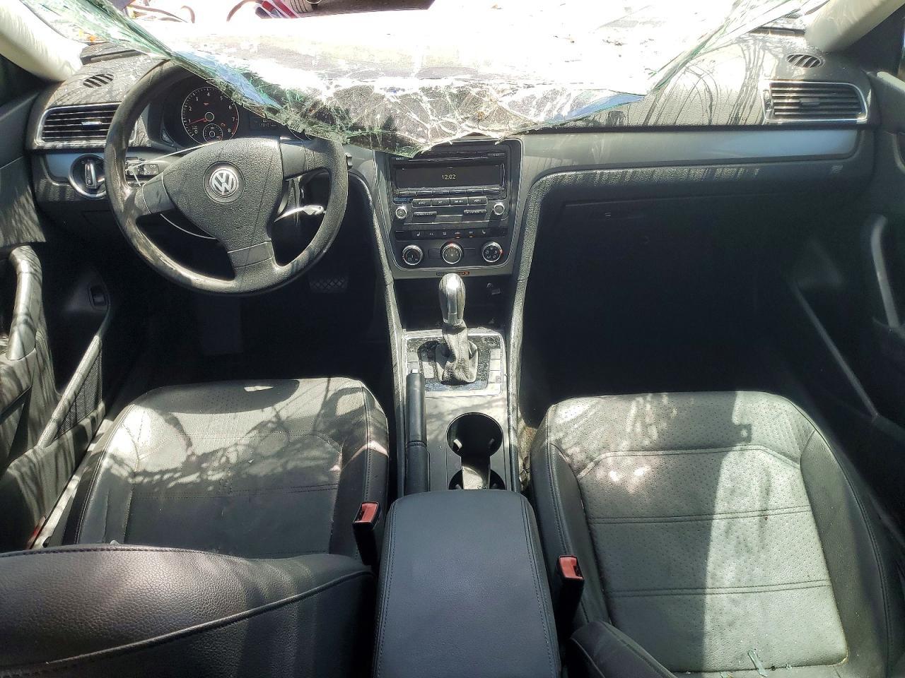 2015 VOLKSWAGEN Passat