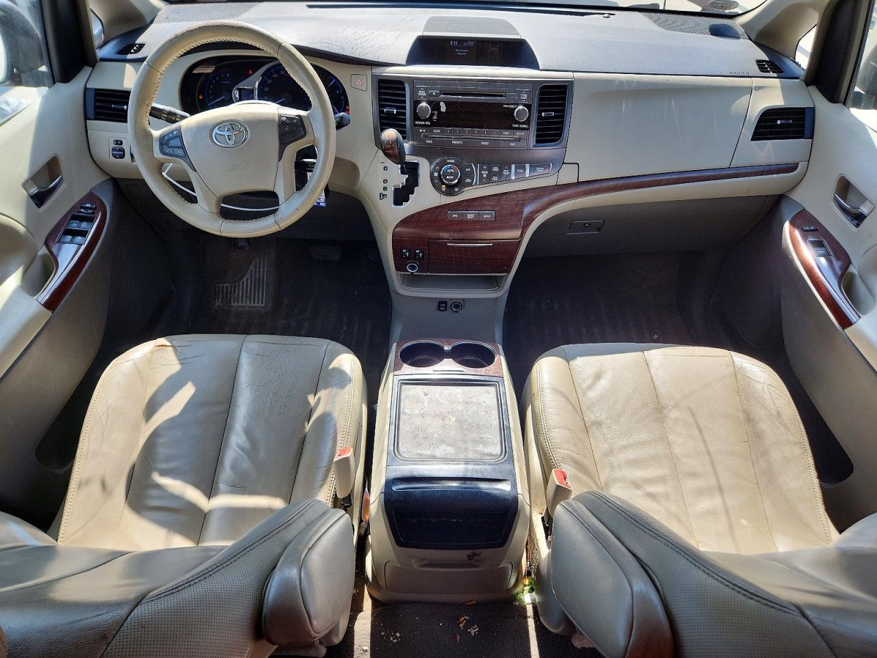 2013 TOYOTA SIENNA