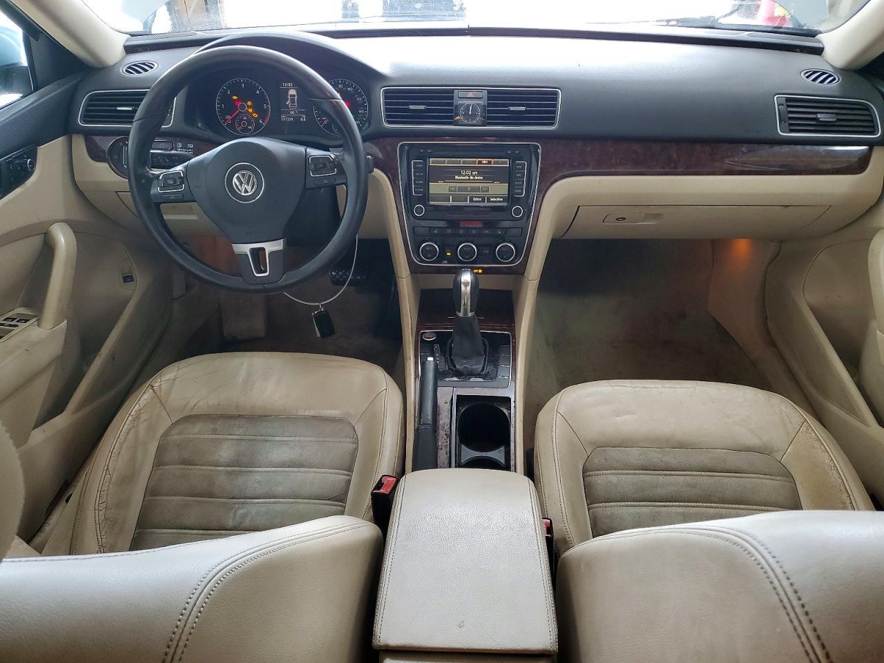 2012 VOLKSWAGEN Passat