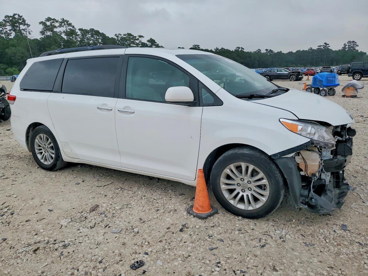 2012 TOYOTA SIENNA