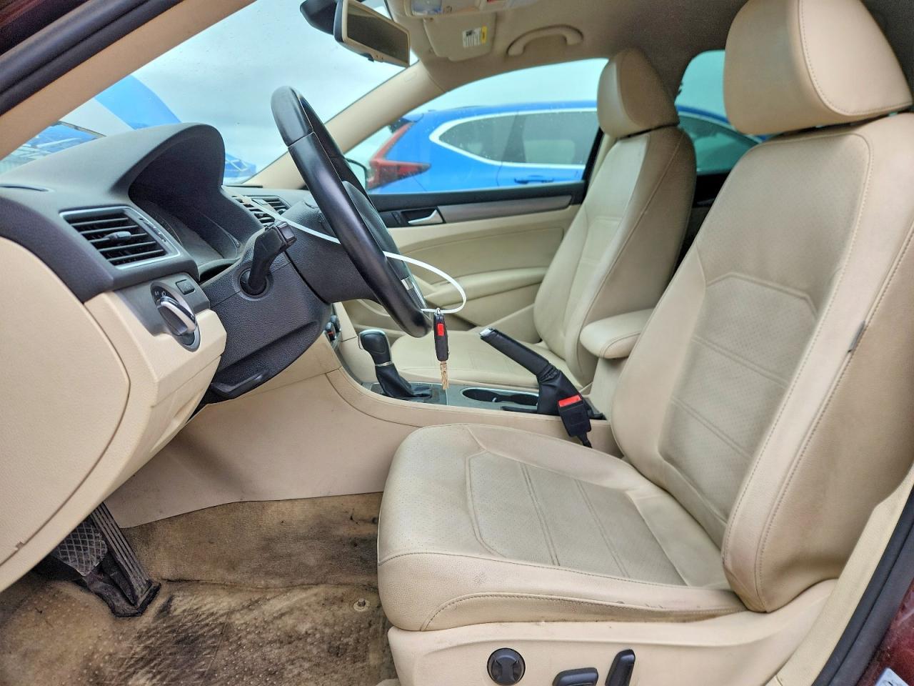 2014 VOLKSWAGEN Passat