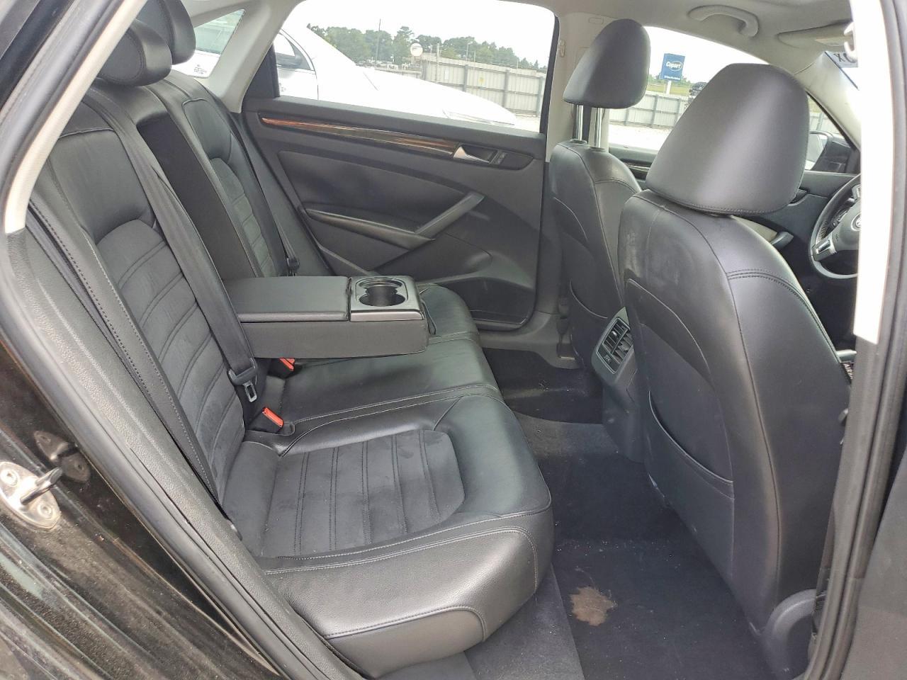 2014 VOLKSWAGEN Passat