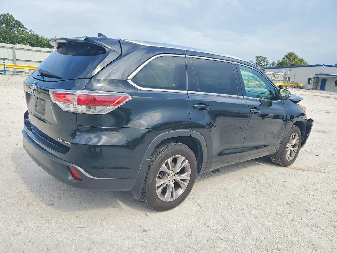 2015 TOYOTA HIGHLANDER