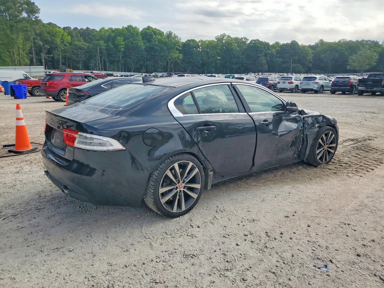 2017 JAGUAR XE