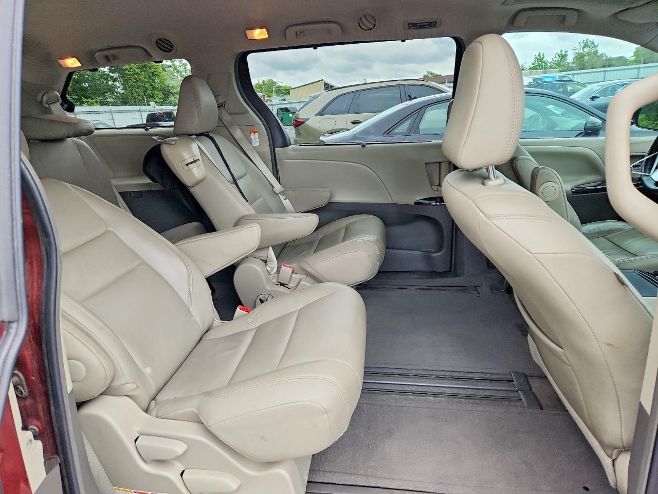 2016 TOYOTA SIENNA