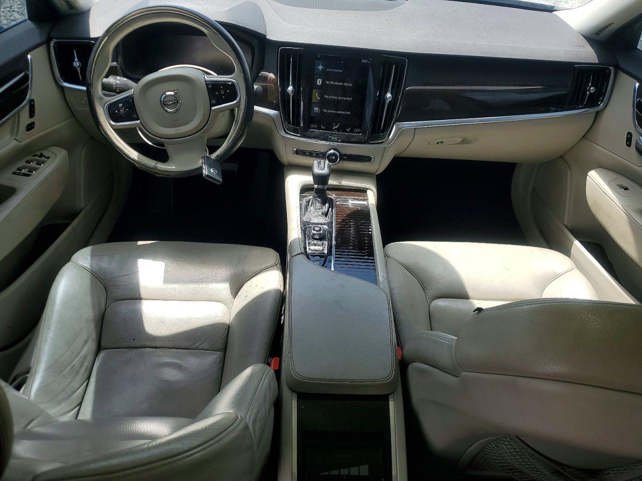 2018 VOLVO S90