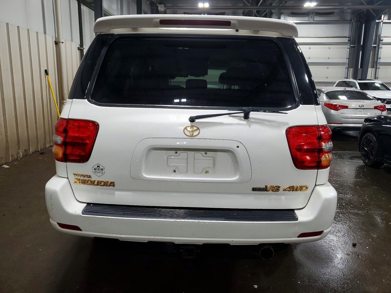 2004 TOYOTA Sequoia