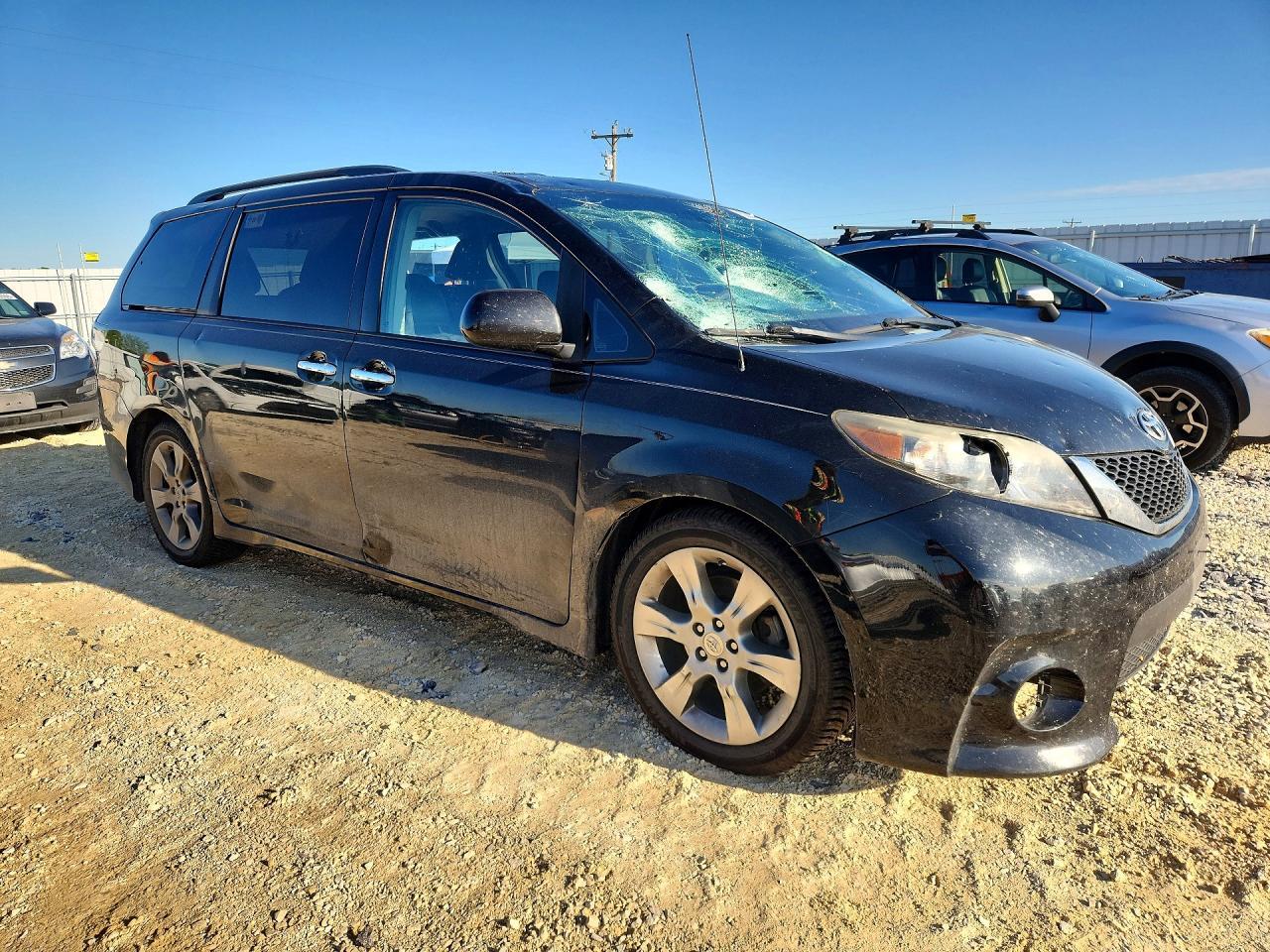 2013 TOYOTA SIENNA