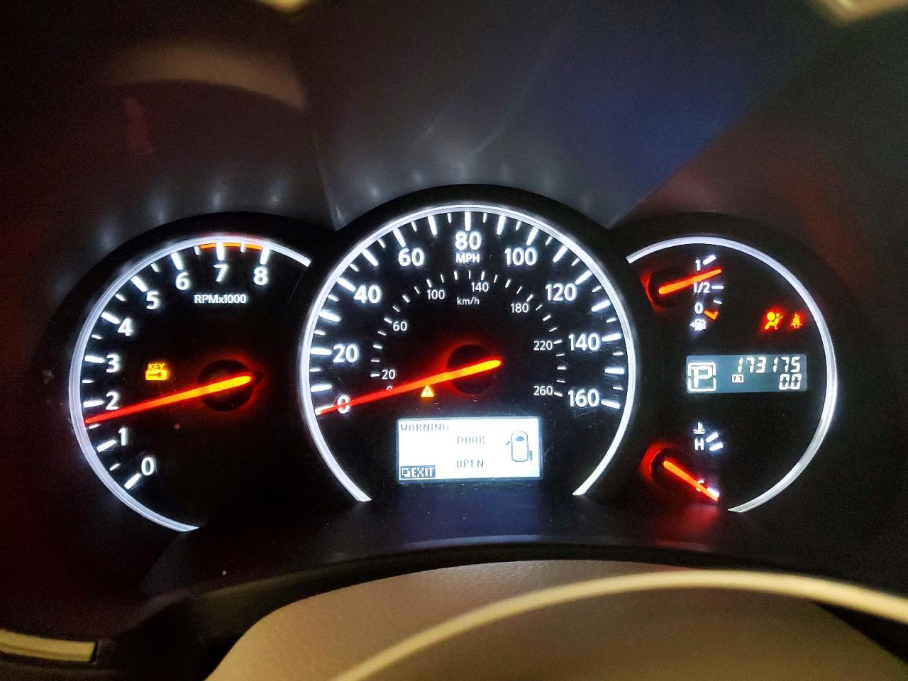 2016 NISSAN Quest