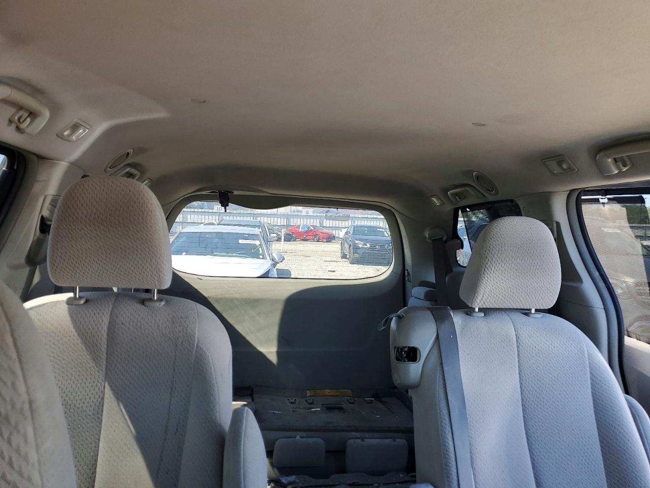 2012 TOYOTA SIENNA