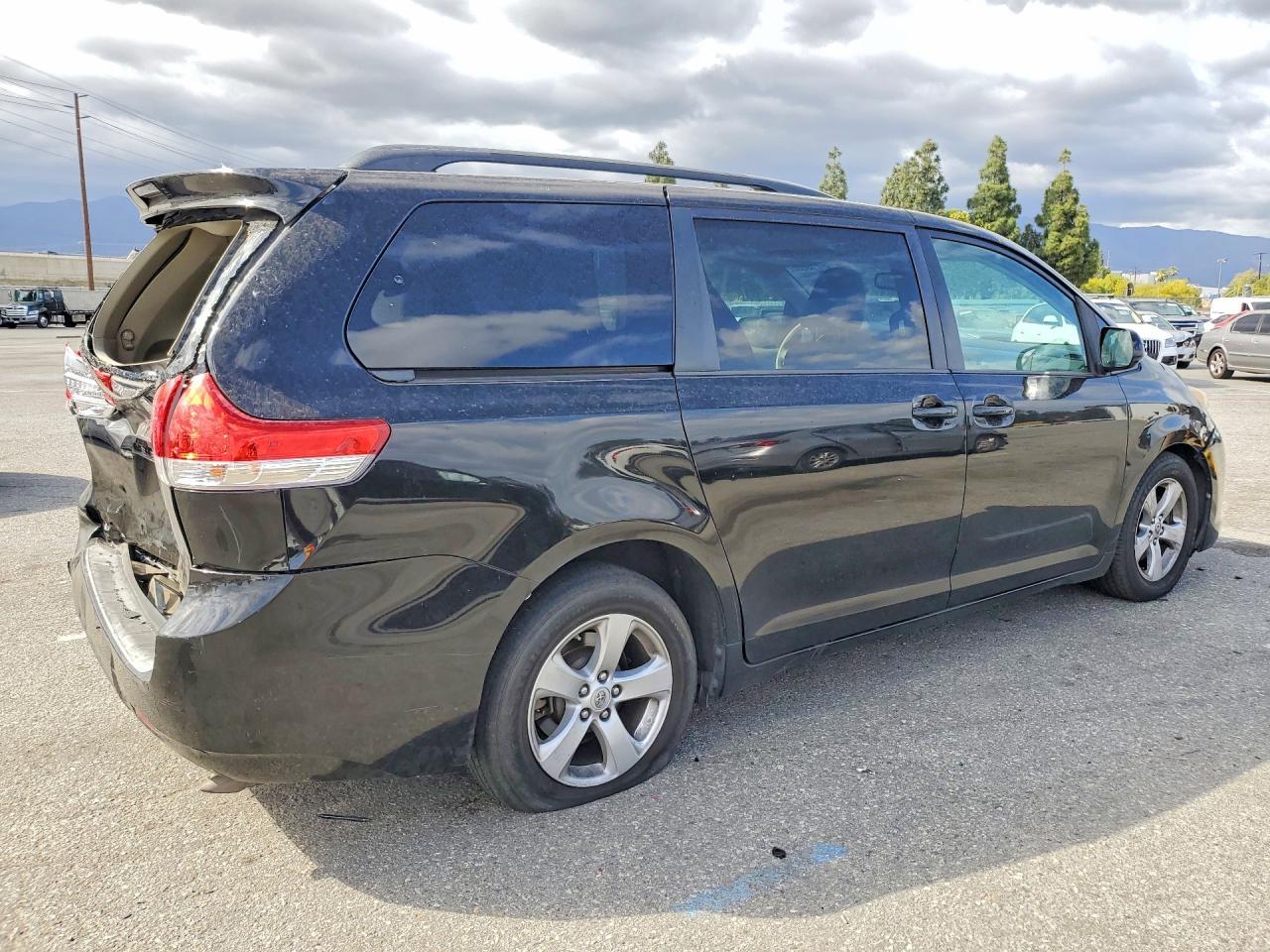 2014 TOYOTA SIENNA