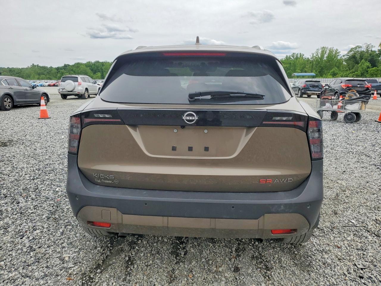 2025 NISSAN KICKS