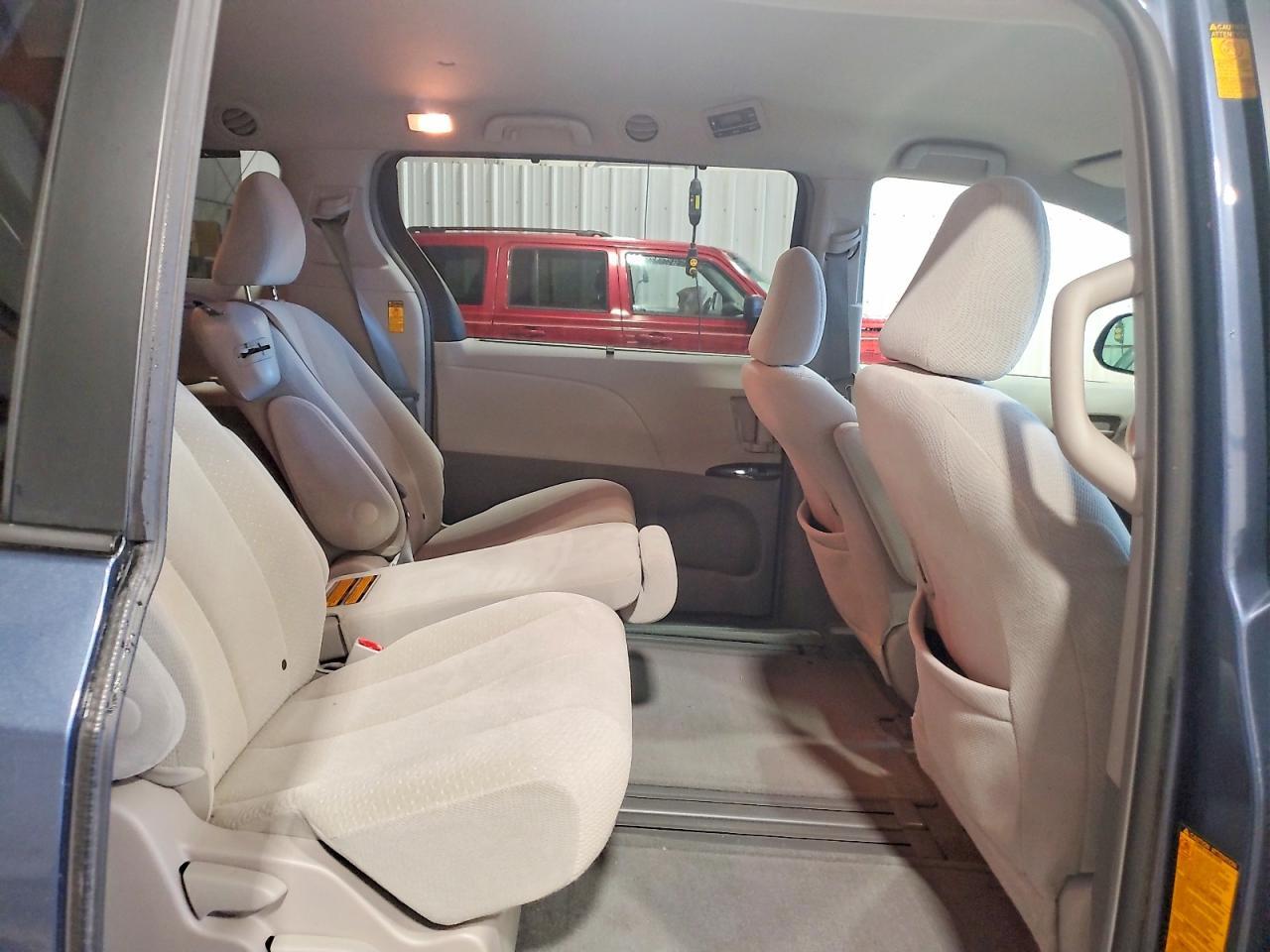 2014 TOYOTA SIENNA