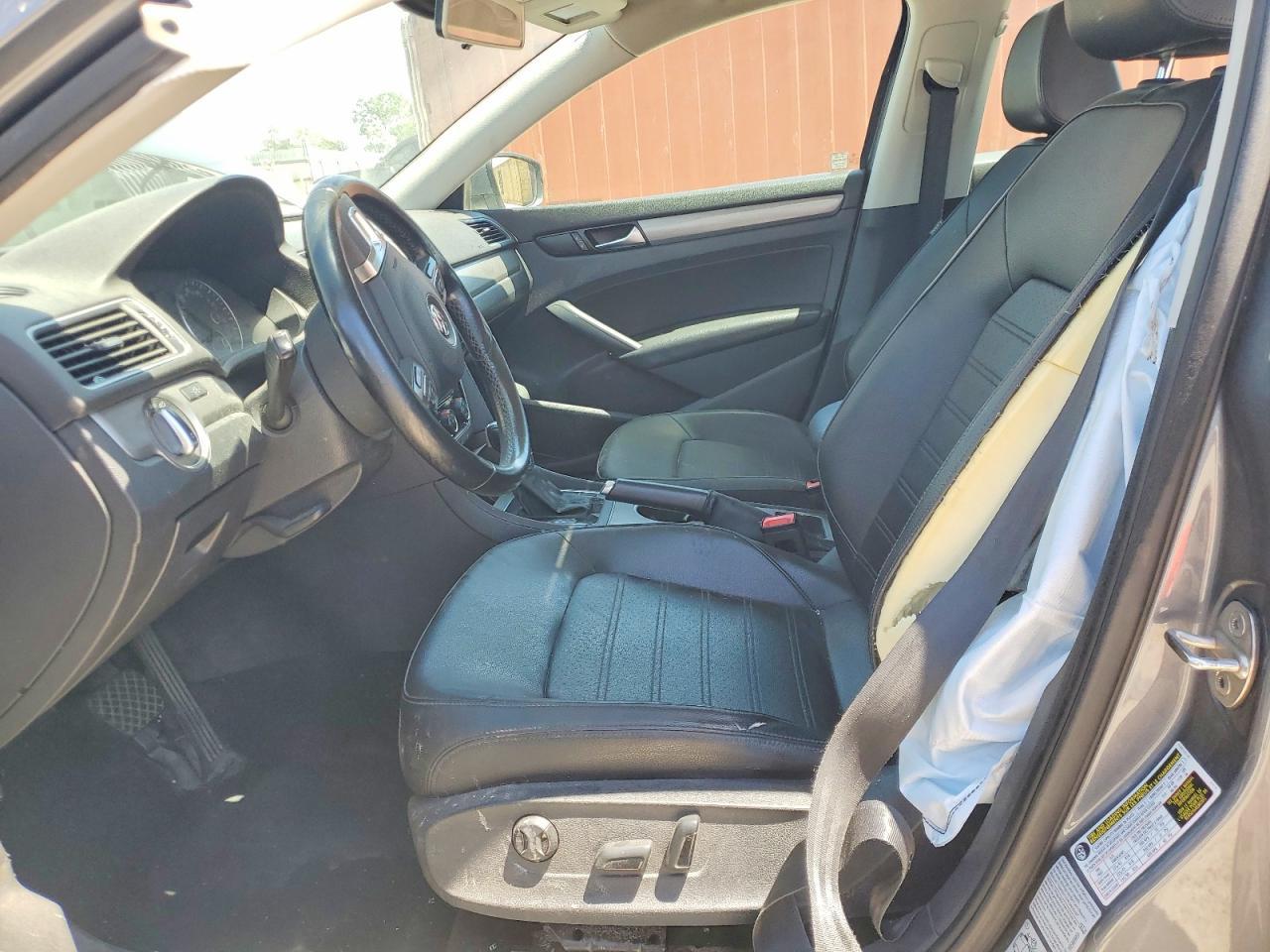 2015 VOLKSWAGEN Passat