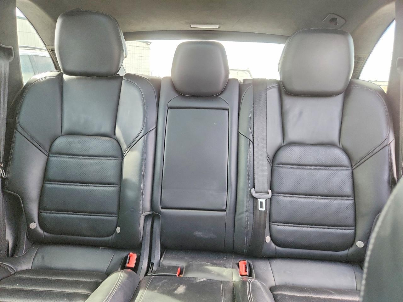 2012 PORSCHE CAYENNE