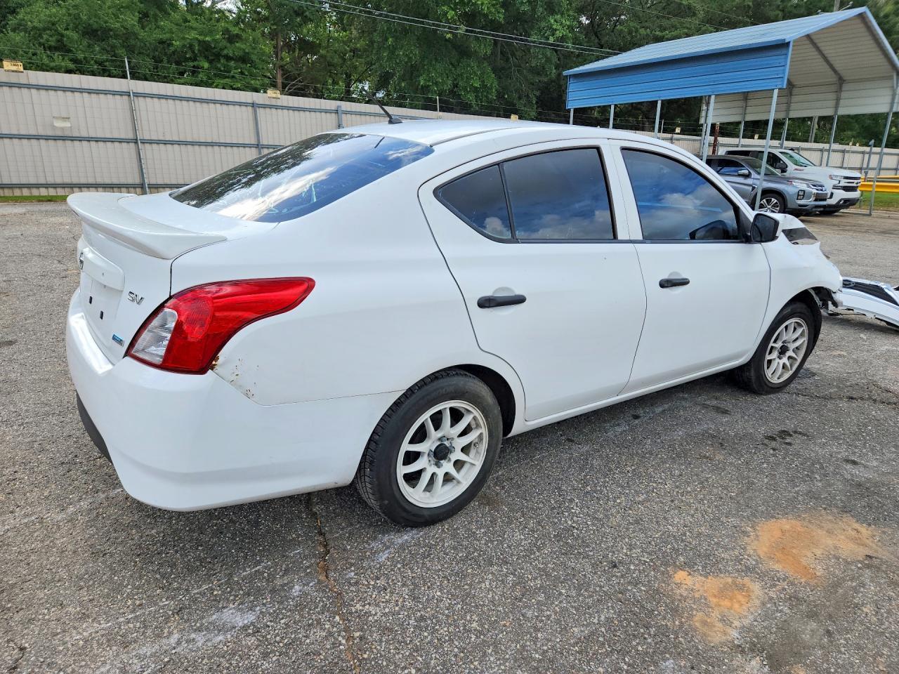 2016 NISSAN VERSA