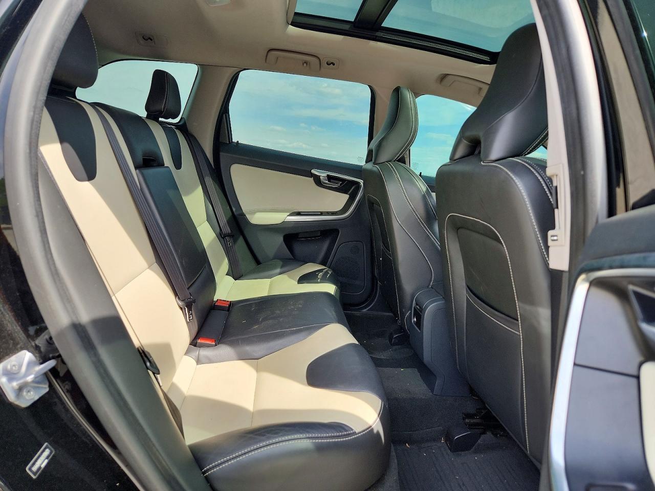 2017 VOLVO XC60