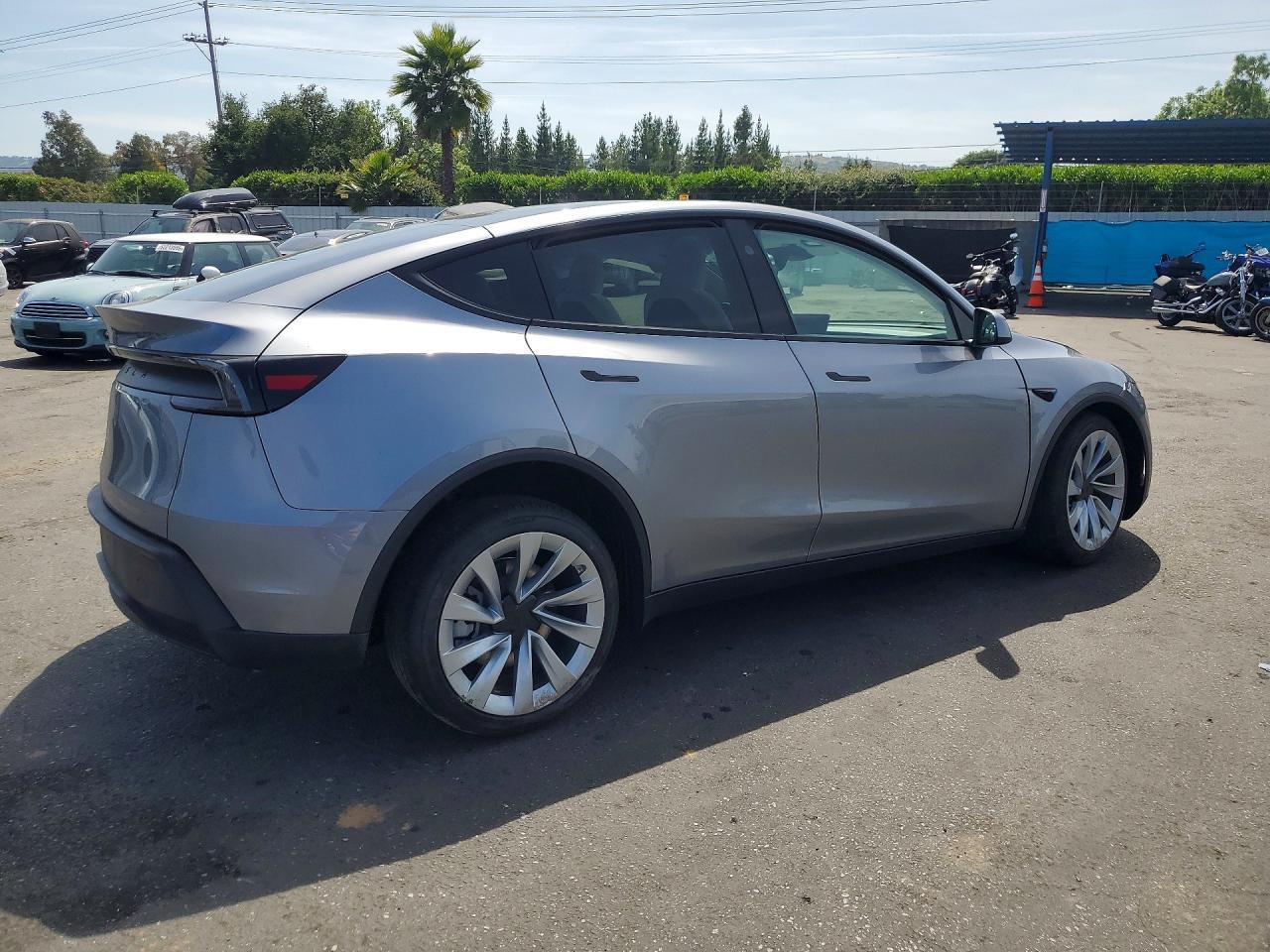 2026 TESLA MODEL Y