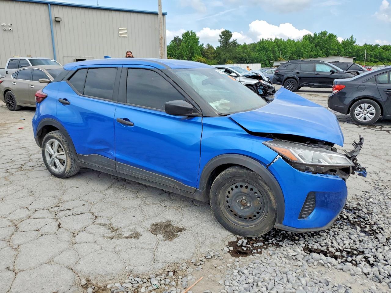 2022 NISSAN KICKS