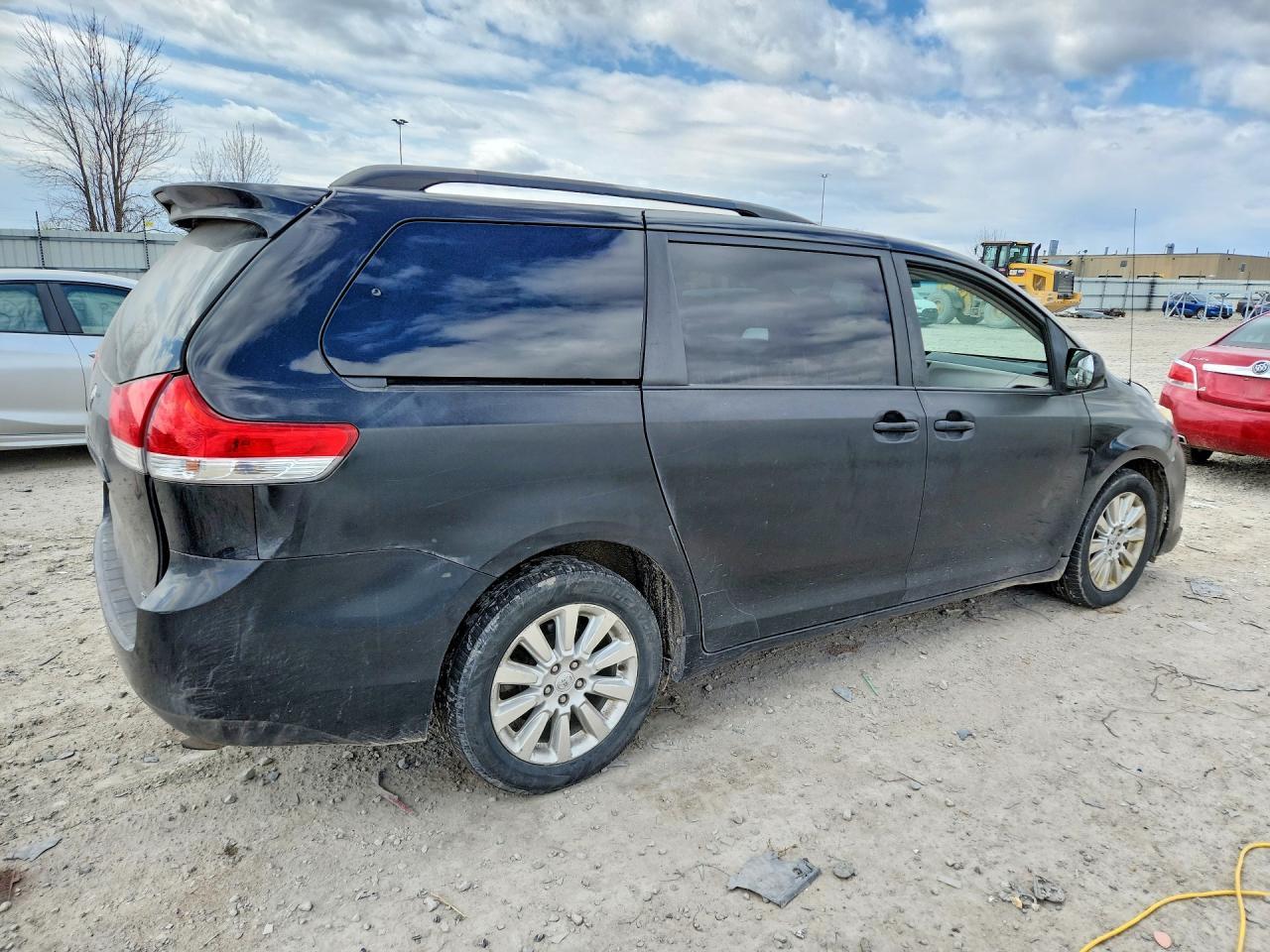2012 TOYOTA SIENNA