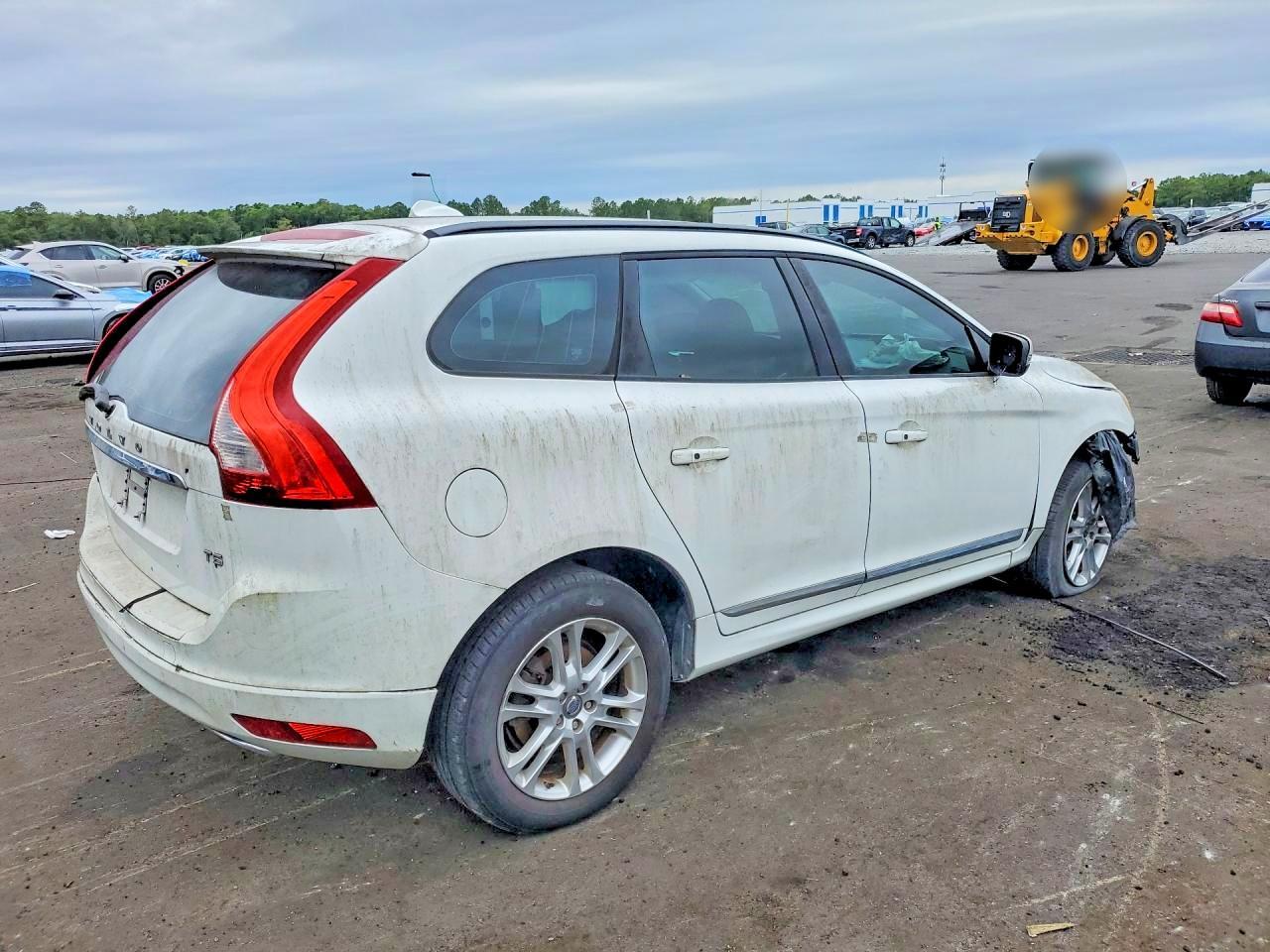 2015 VOLVO XC60