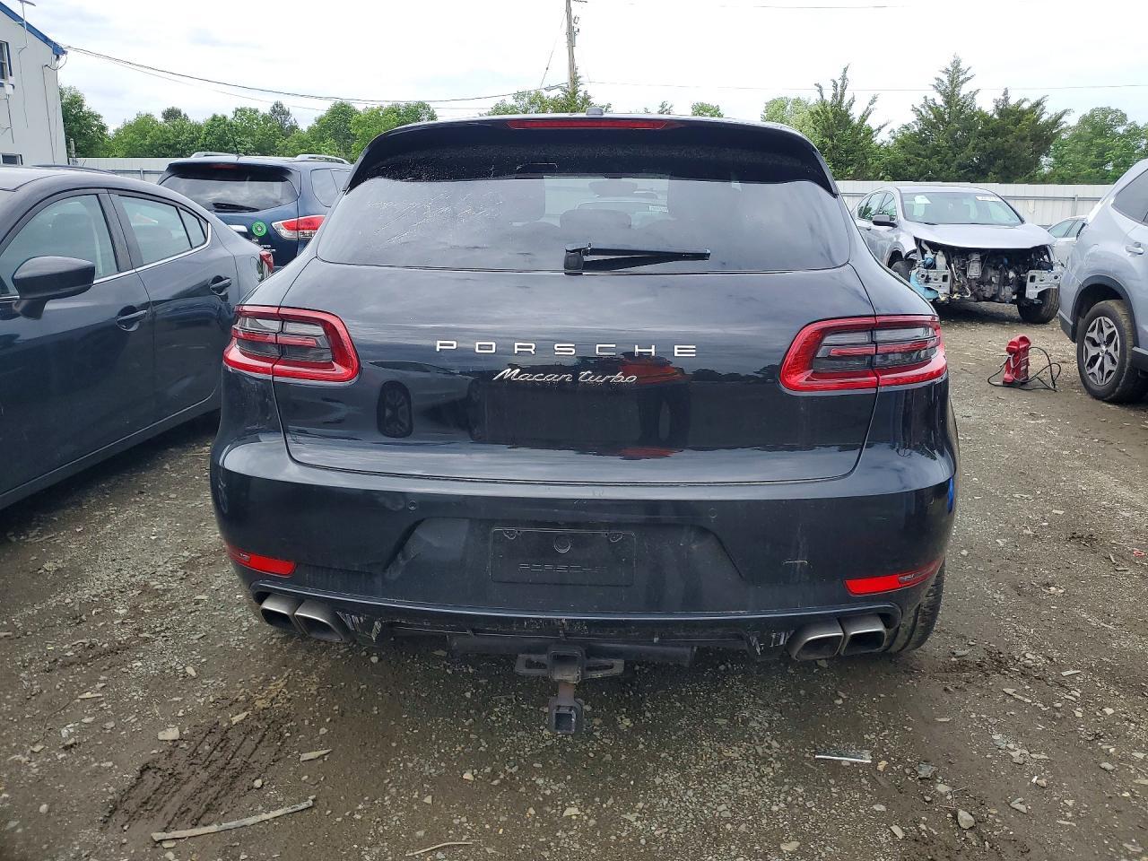 2016 PORSCHE Macan