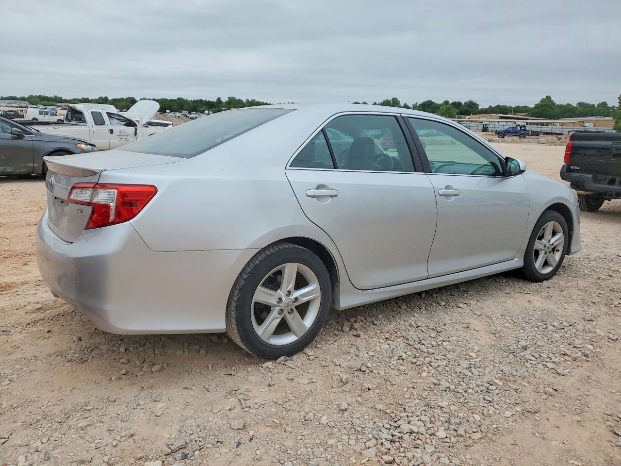 2014 TOYOTA CAMRY