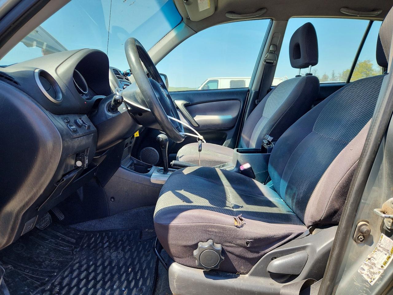 2004 TOYOTA RAV4