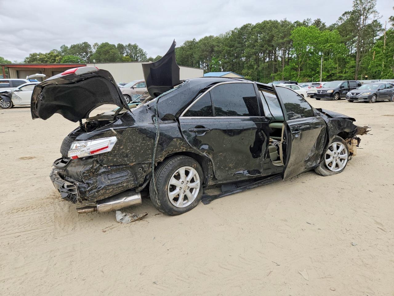 2011 TOYOTA CAMRY
