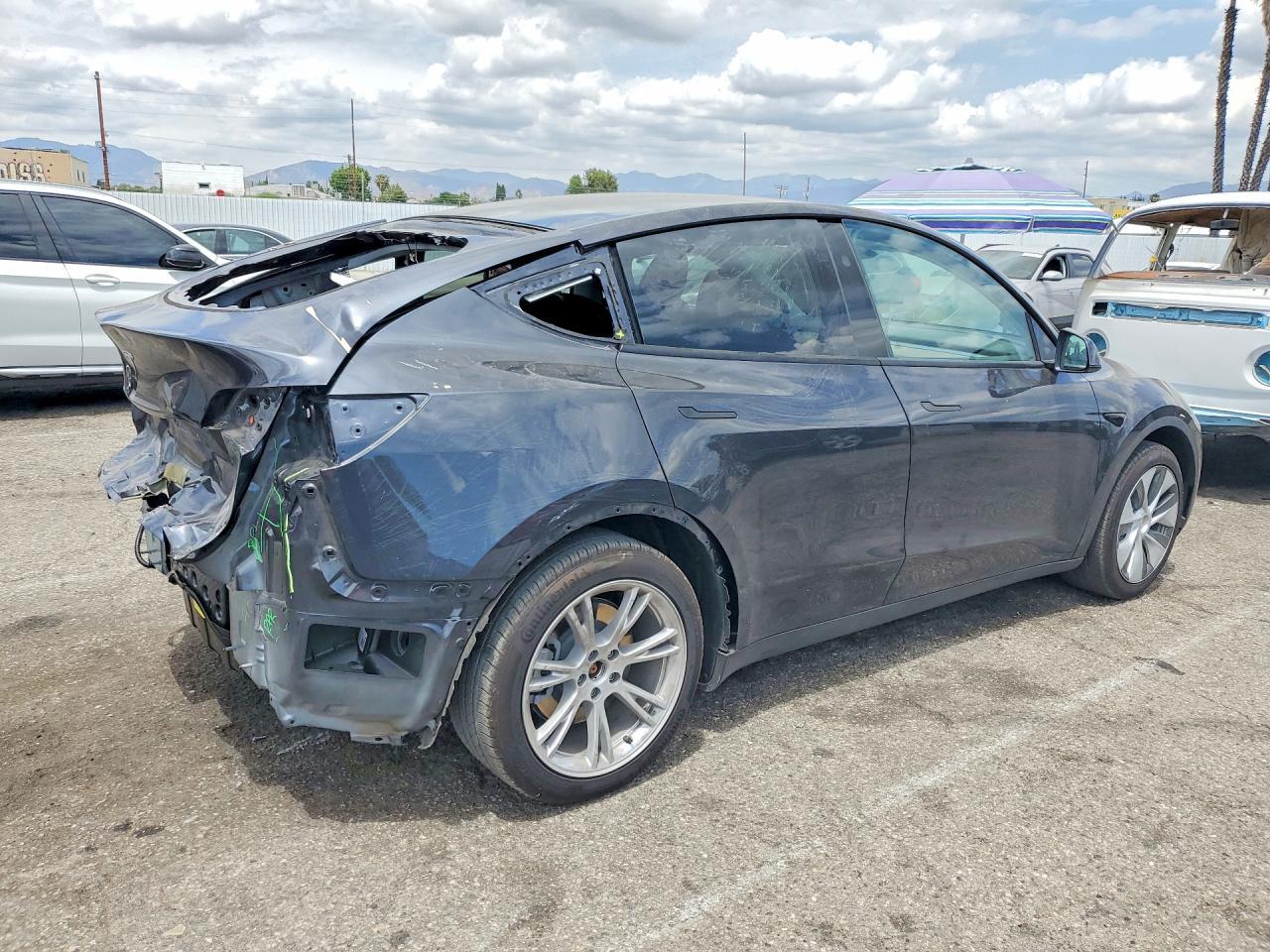 2024 TESLA MODEL Y