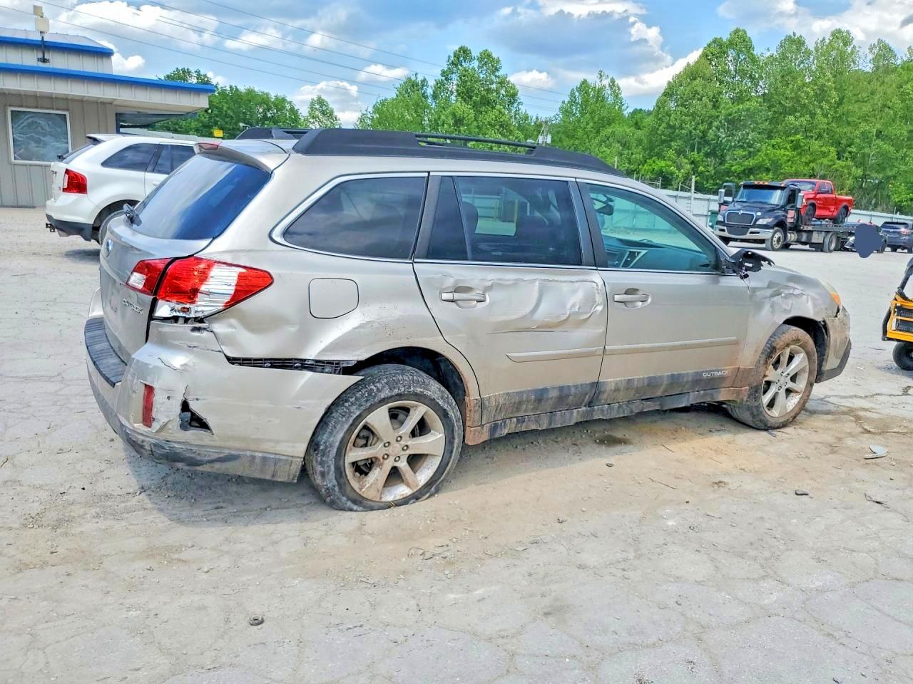2014 SUBARU Outback