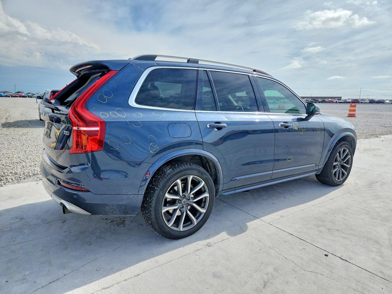 2019 VOLVO XC90