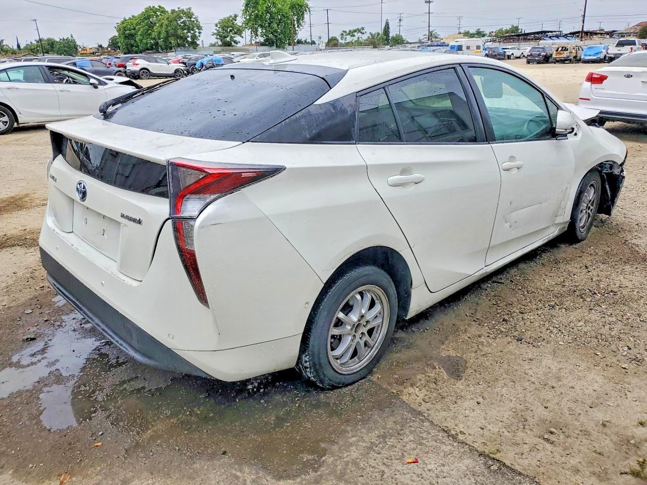 2017 TOYOTA PRIUS