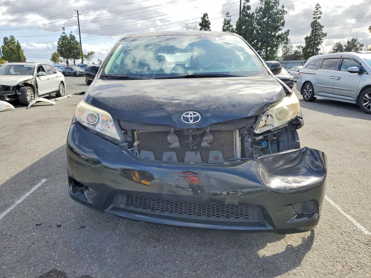2014 TOYOTA SIENNA