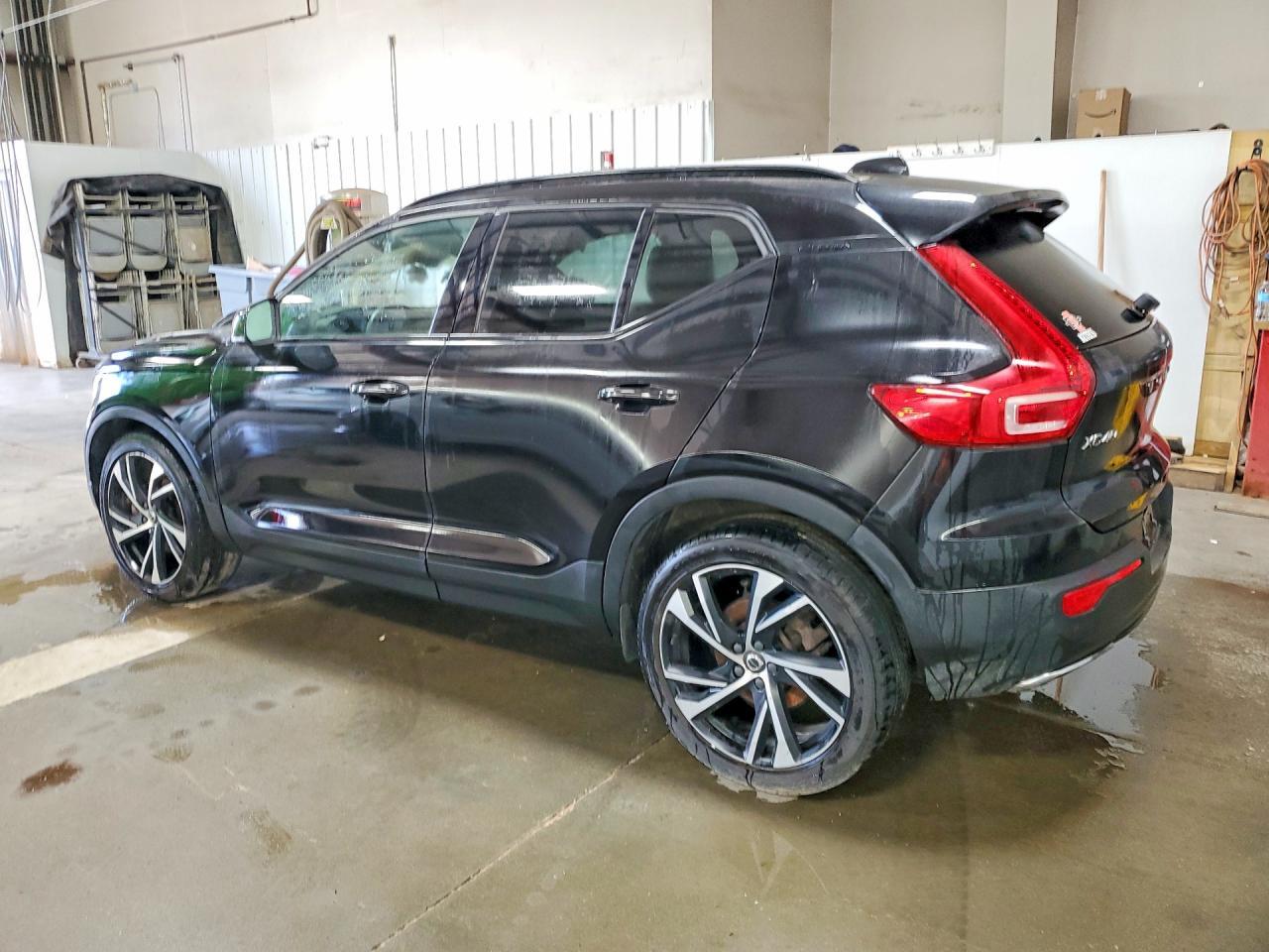 2020 VOLVO XC40