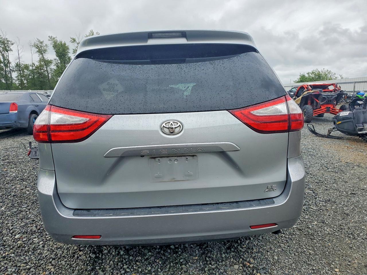 2015 TOYOTA SIENNA