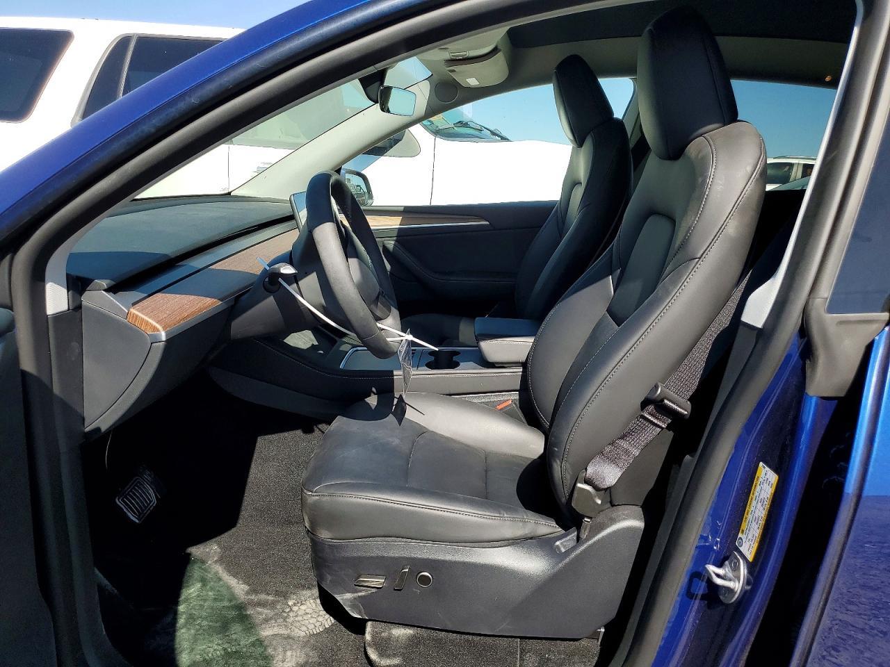 2025 TESLA MODEL Y
