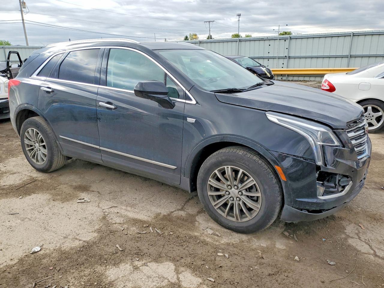 2017 CADILLAC XT5