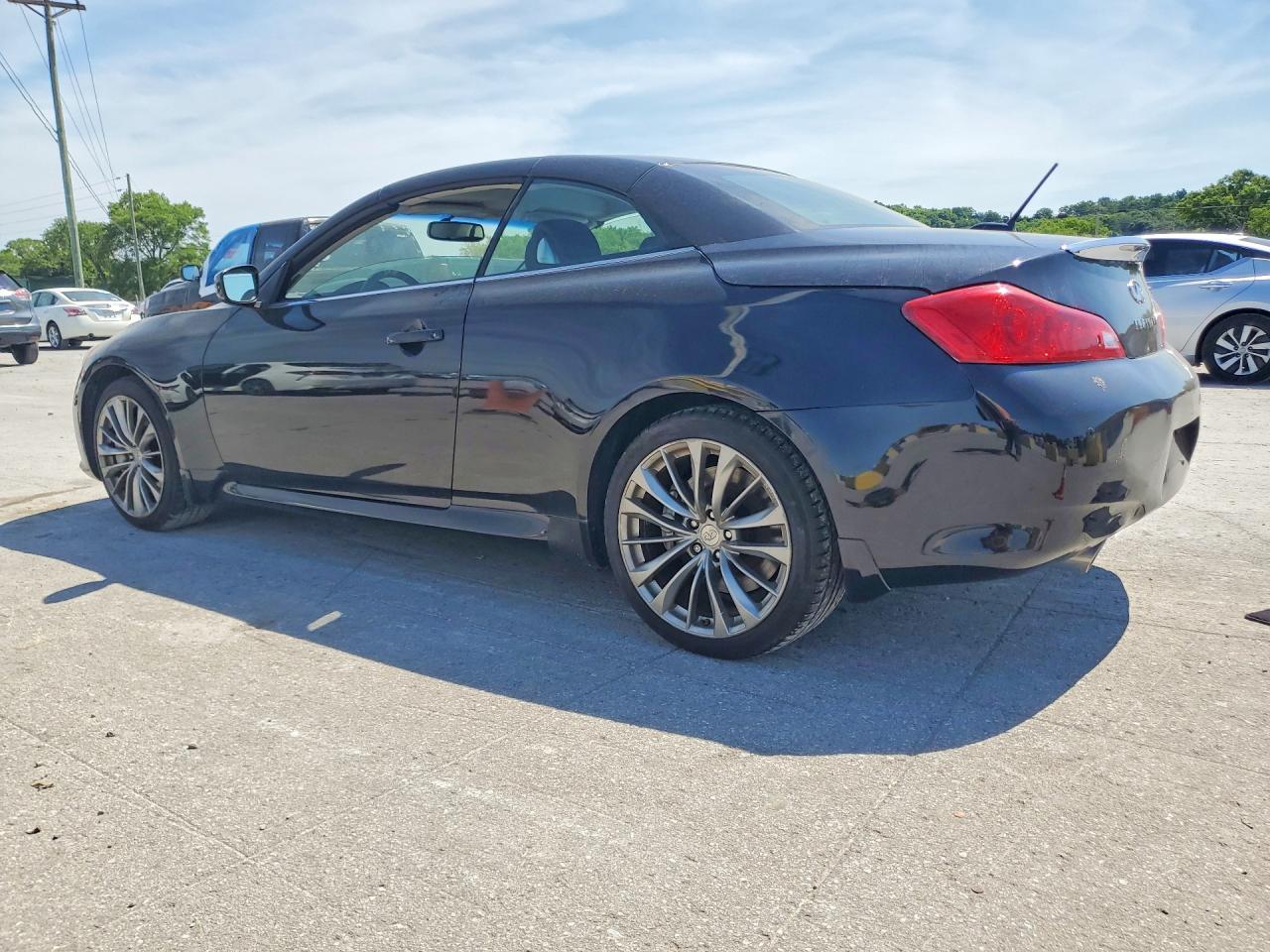 2011 INFINITI G37