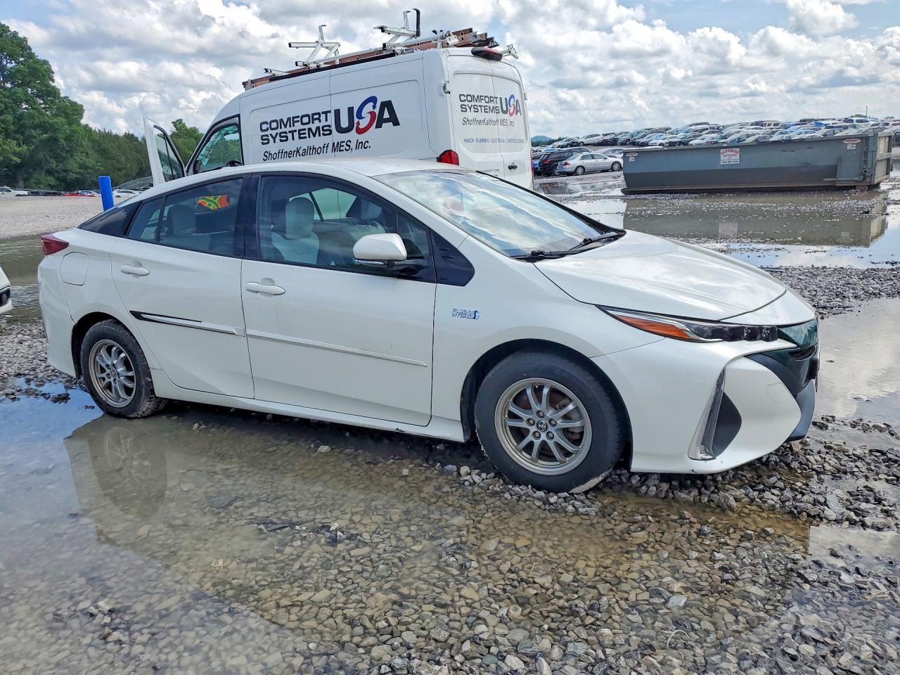 2017 TOYOTA Prius Prime