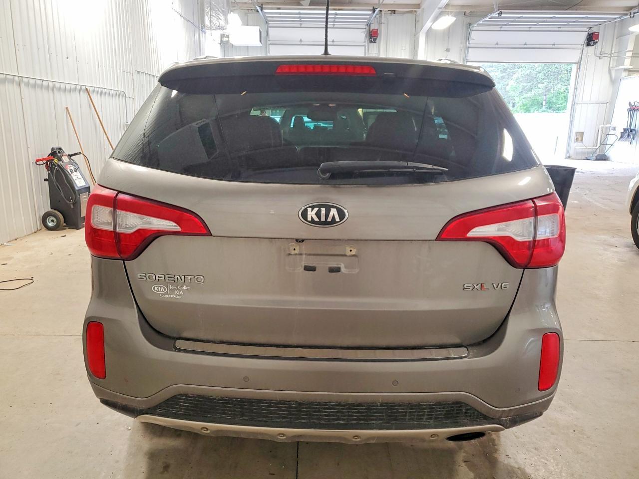 2015 KIA Carnival