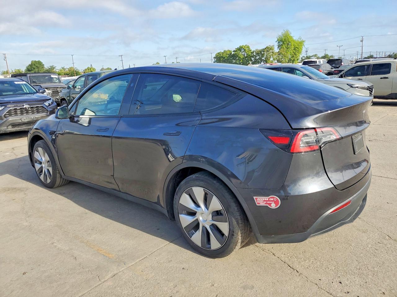2024 TESLA MODEL Y