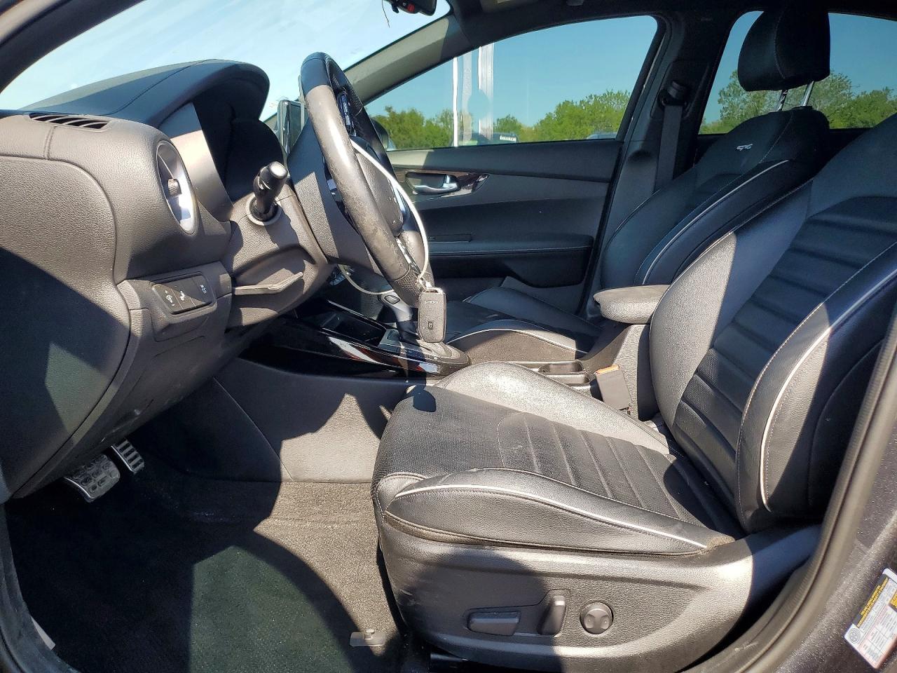 2023 KIA FORTE