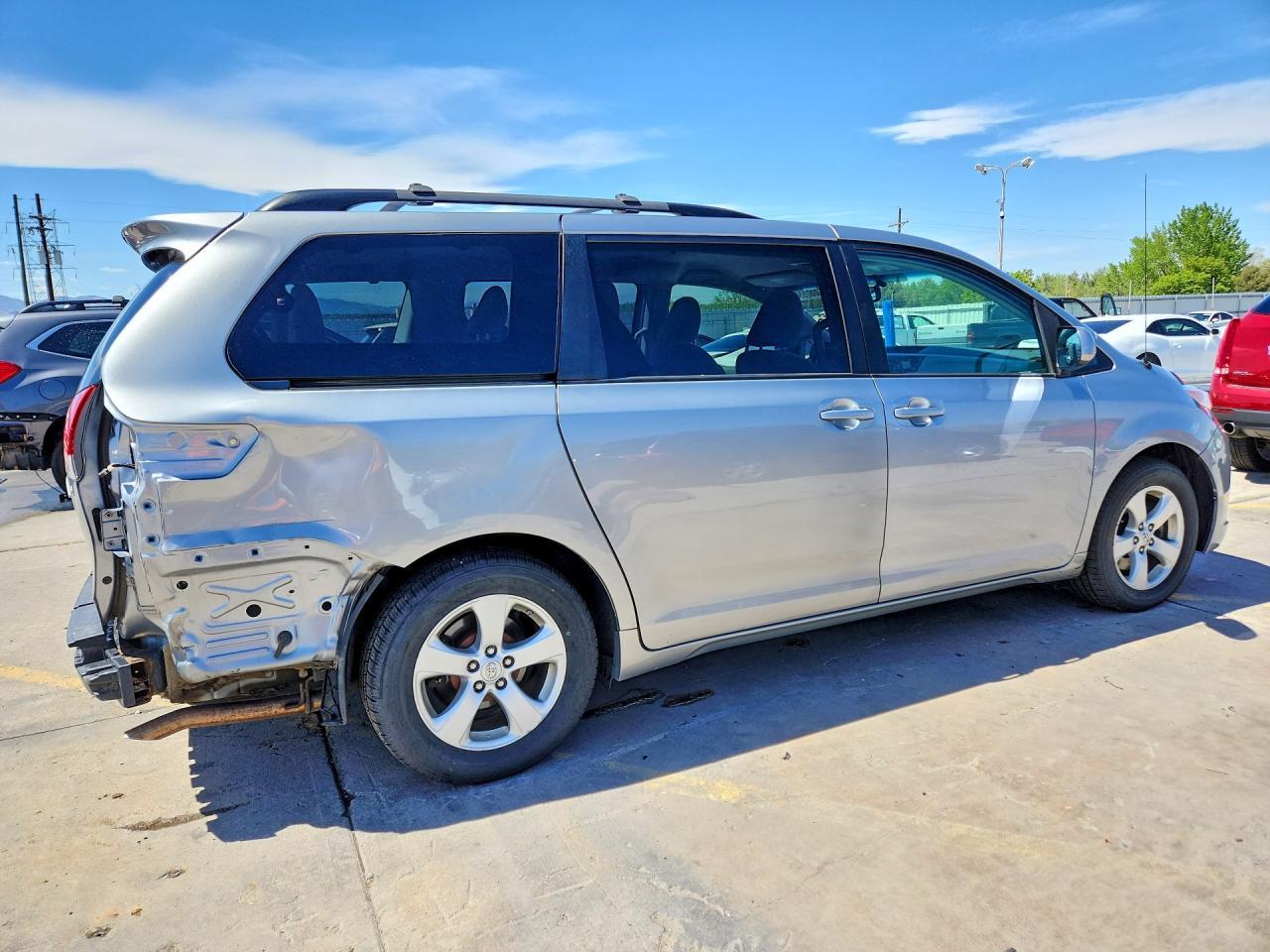 2013 TOYOTA SIENNA