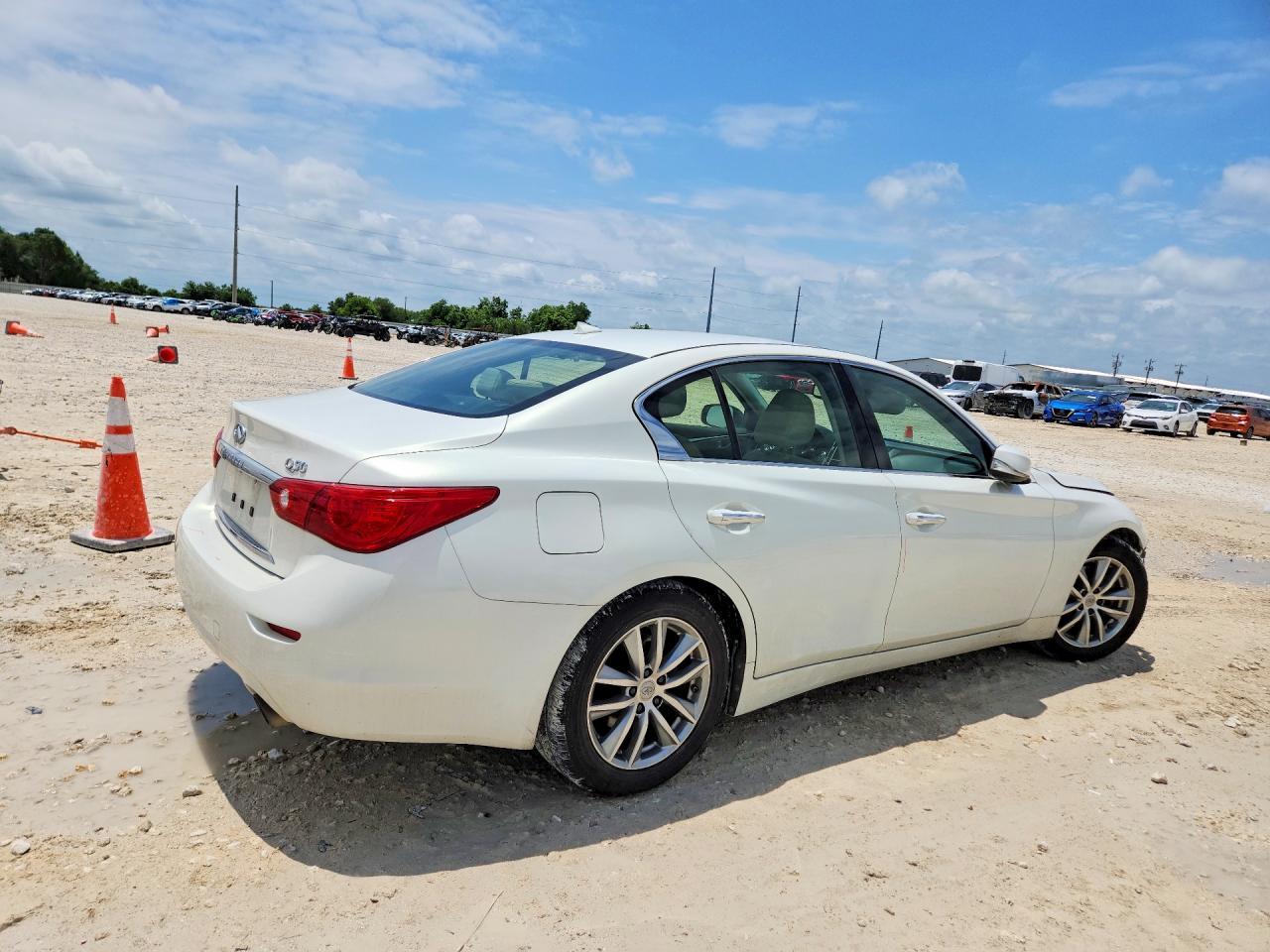 2015 INFINITI Q50