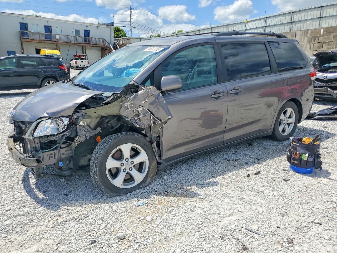 2011 TOYOTA SIENNA