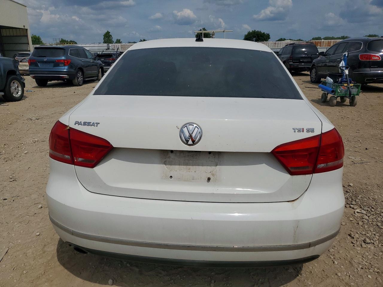 2015 VOLKSWAGEN Passat