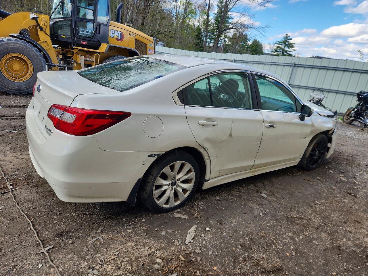 2015 SUBARU Legacy