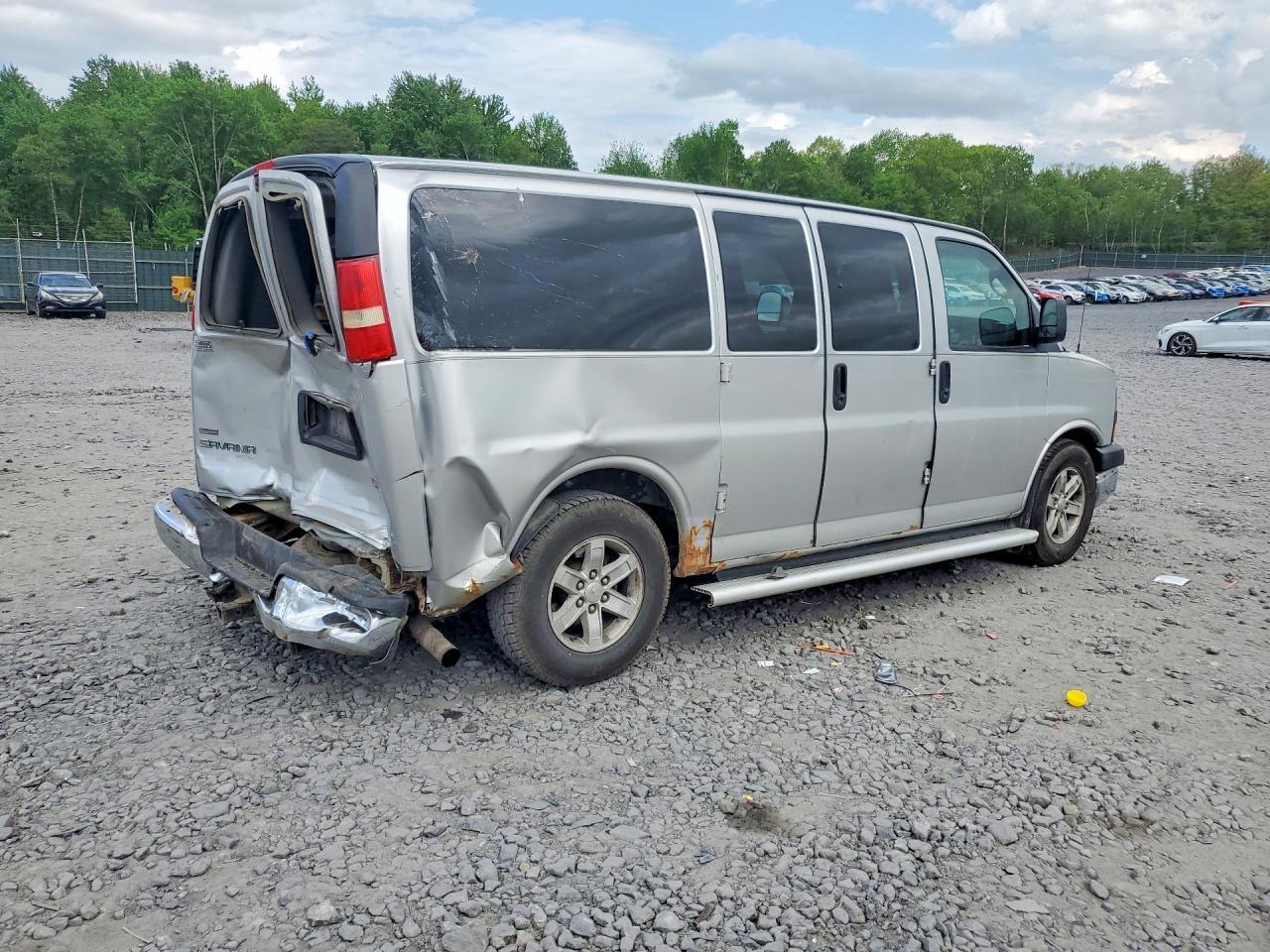 2011 GMC Savana
